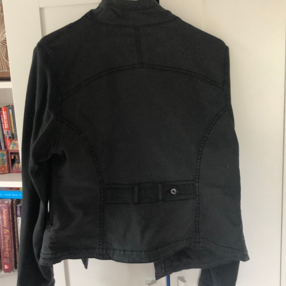 Blazer - Picture 4 of 4